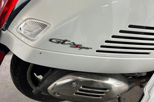 Vespa 300 gts