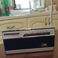 vecchia radio portatile Standard 