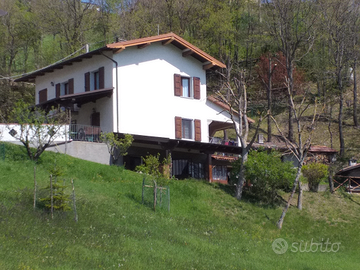 Villa indipendente con giardino e ampia corte