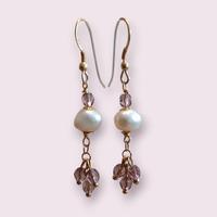 Orecchini con perle di fiume e cristallini