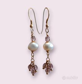 Orecchini con perle di fiume e cristallini