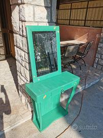 Mobiletto con specchio