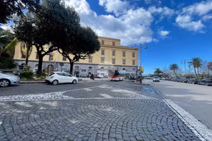 3 LOCALI A CASTELLAMMARE DI STABIA