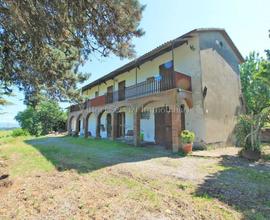 Cortona (AR), casa di campagna con terreno