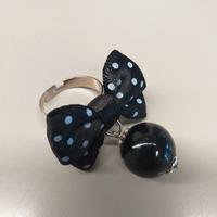 Anello con fiocco e perla nera