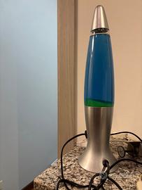 Lampada lava blu e verde con base argentata
