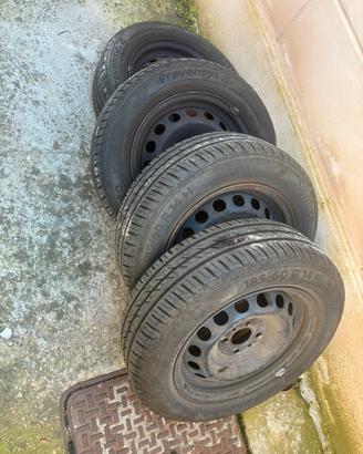 Cerchi e gomme 185 60 14