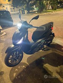Piaggio Beverly 300 - 2025