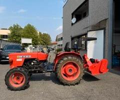 TRATTORE AGRICOLO