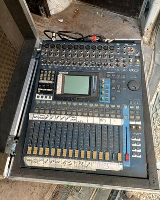 mixer Yamaha 01V96