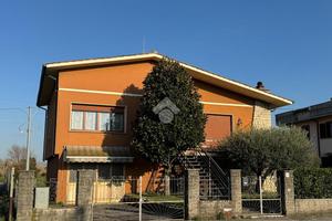 VILLA SINGOLA A CHIESINA UZZANESE