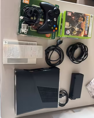 XBOX 360 slim 250GB + 8 giochi + 2 controller