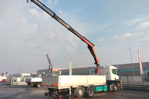 SCANIA V8 480 GRU PALFINGER RADIOCOMANDO SCARRABIL