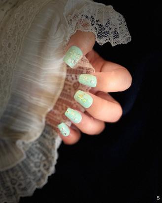 Manicure indossabile realizzata interamente a mano