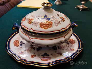 salsiera in porcellana Sevres decorata a mano