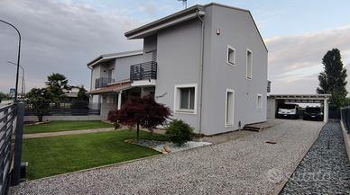 Prestigiosa villa bifamiliare