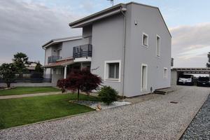 Prestigiosa villa bifamiliare