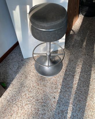 Sgabello in sky e acciaio