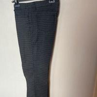 Pantaloni neri con fantasia geometrica
