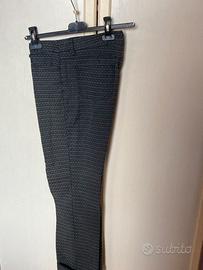 Pantaloni neri con fantasia geometrica