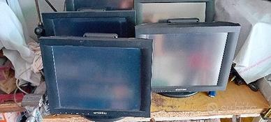 5 monitor touchscreen da 17"  in blocco a 50 euro.