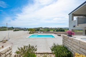 Villa Stefania Piscina Last 06/08 in Poi