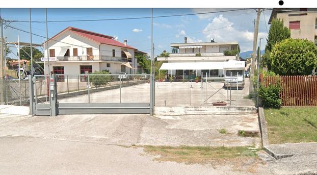 Locale con piazzale FronteS.S.630 Cassino/Formia