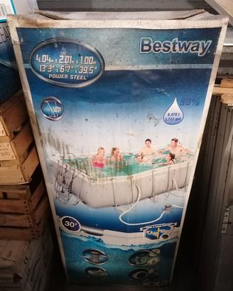 Divertente piscina da esterno