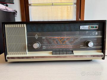 Radio vintage Siera modello Flamenco