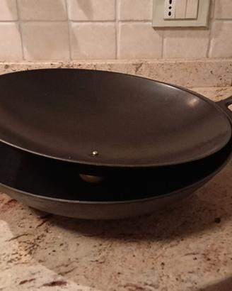 wok con coperchio 