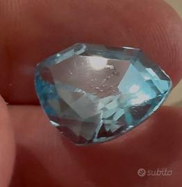 Pietra topazio forma di cuore