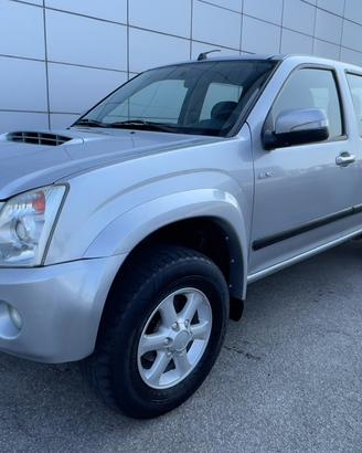 Isuzu D-Max 3.0 TD cat Crew Cab 4WD Pup. LS SI PER