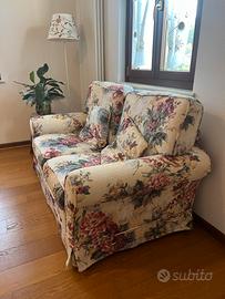 Divano due posti motivo floreale