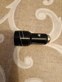 caricatore auto a due porte usb.