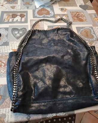 Borsa in pelle con catena