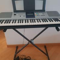 Tastiera yamaha psr e323 completa di accessori 