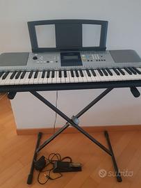 Tastiera yamaha psr e323 completa di accessori 