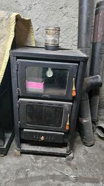 stuffa a legna  con attacco ai termosifoni 