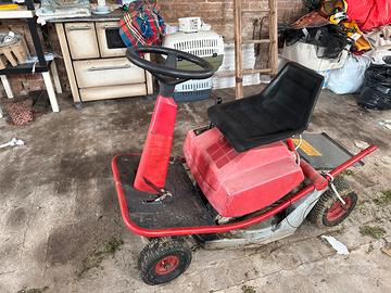 Trattorino tagliaerba