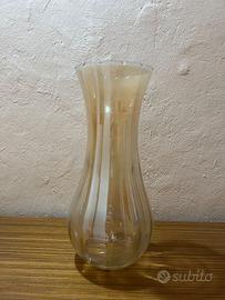 Vaso vintage in vetro lavorato