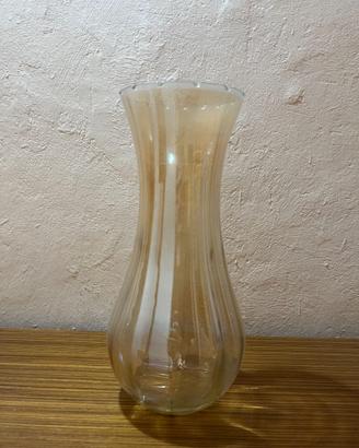 Vaso vintage in vetro lavorato