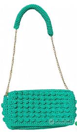 Borsa fatta all’uncinetto con cordino verde smeral