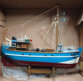 Barca da pesca in legno da collezione 