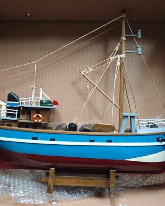 Barca da pesca in legno da collezione 