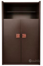 Armadio marone con ante+ maniglie di design