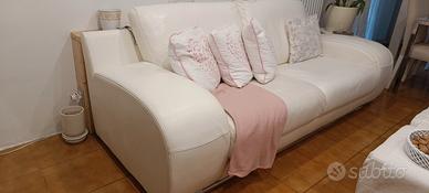 divano in pelle 