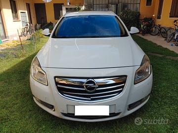 OPEL Insignia - 2011