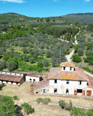 Rustico / Casale di 904 m² con più di 5 locali e b