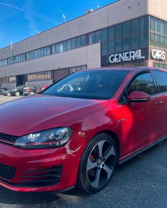 Volkswagen Golf GTI VII 5p 2.0 tsi 220CV