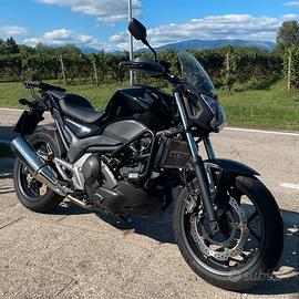 Moto Honda NC 750 S DCT total black